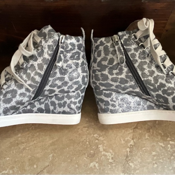 Price Drop🎉 Linea Paolo Fenton Leopard Wedge Sneaker - Picture 7 of 11